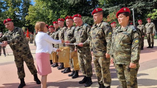 Галина Стоянова с поздрав към 61 Стрямска механизирана бригада