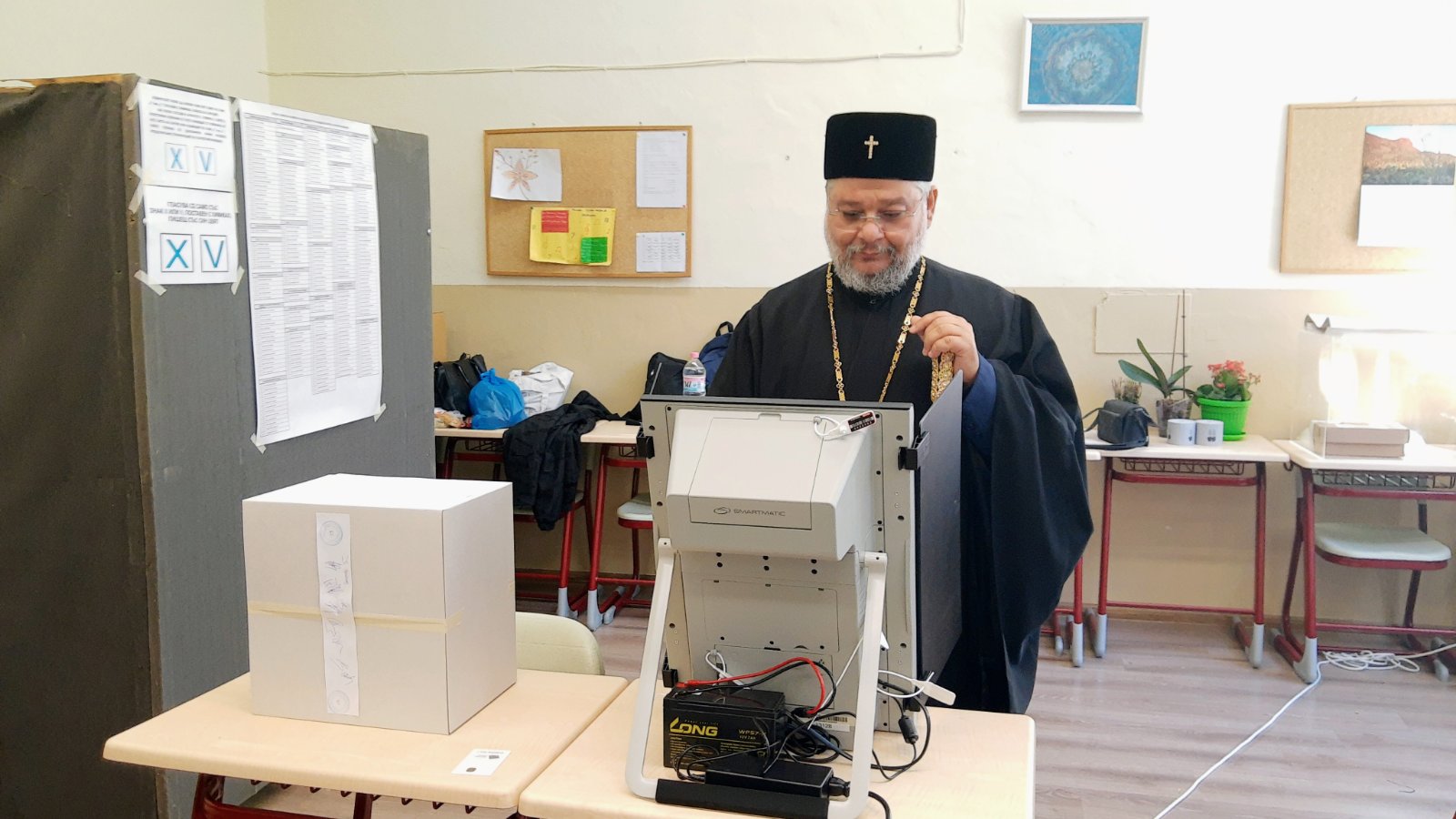 Дядо Киприан упражни правото си глас с призив за мирно управление на България