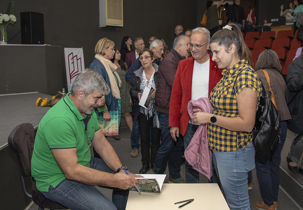 Дългогодишен директор на зоопарк описа в книга забавните си преживелици