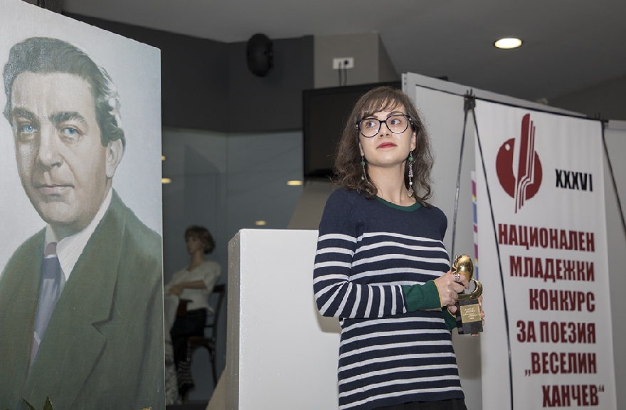 101 млади поети ще се борят за Златното яйце в конкурса Веселин Ханчев