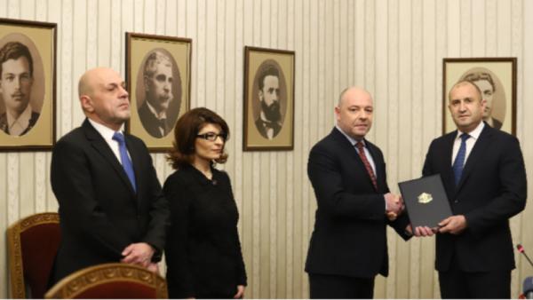 Проф. Николай Габровски взе мандата от името на ГЕРБ - СДС за съставяне на правителство
