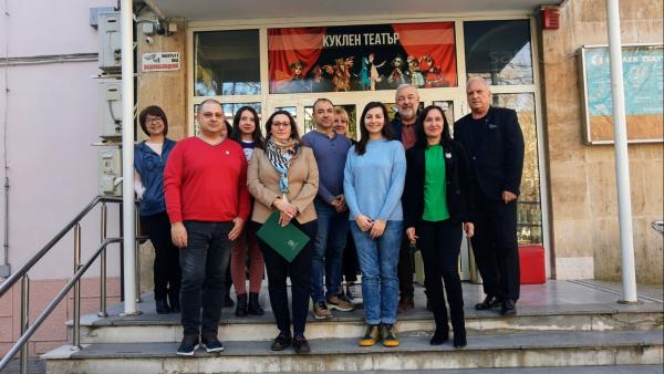Ротари клуб – Берое  дари модерно оборудване за Кукления театър в Стара Загора