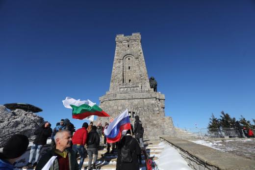 Държавно горско стопанство - Казанлък подарява фиданки на изкачилите връх Шипка  на 3 март