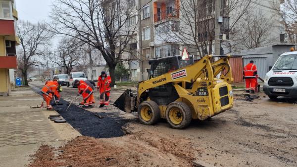 Започна асфалтиране на улиците в центъра  на Казанлък след ВиК ремонтите