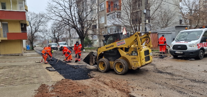 Започна асфалтиране на улиците в центъра  на Казанлък след ВиК ремонтите