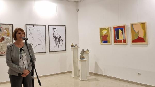 30 казанлъчанки подредиха изложба в навечерието на 8-и март