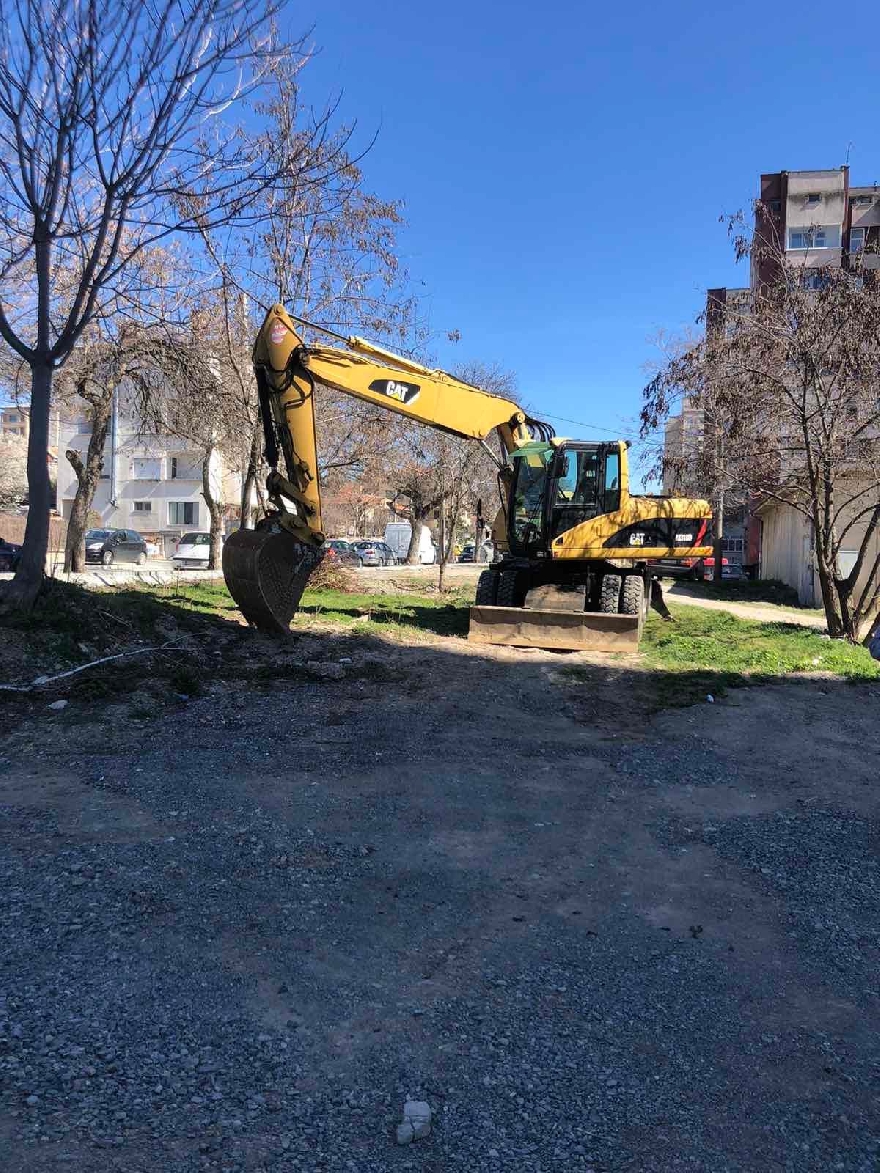 Благоустрояват междублокови пространства в кв. Самара 1