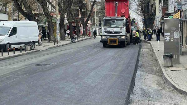 Полагат последен асфалтов пласт по ул. Гурко, ограничено е преминаването на МПС