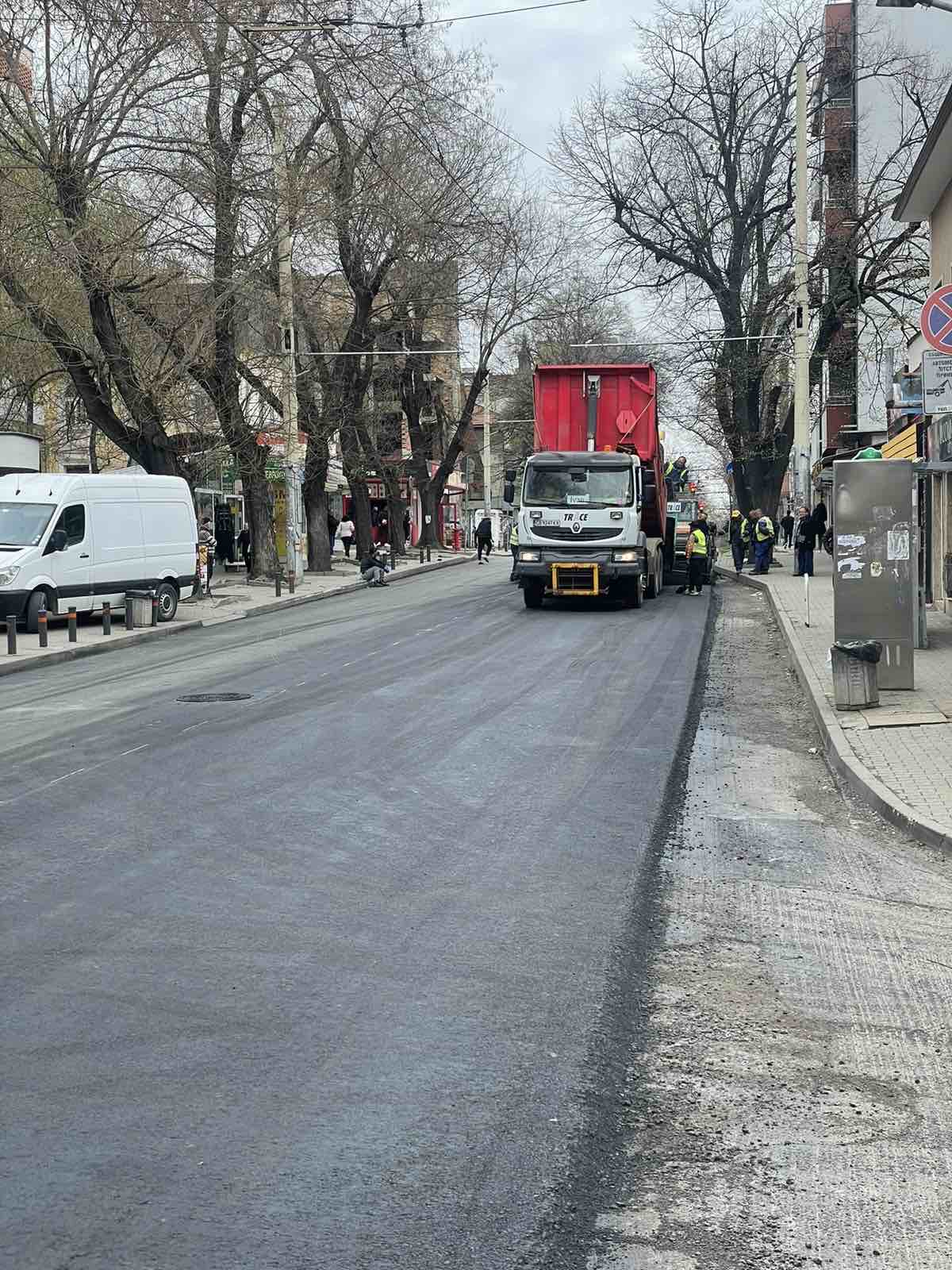 Полагат последен асфалтов пласт по ул. Гурко, ограничено е преминаването на МПС