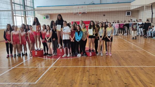 Завърши общинското първенство по волейбол в Казанлък, наградиха победителите