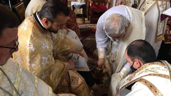 Дядо Киприан ще умие нозете на 12 свещеници на Велики Четвъртък