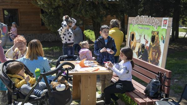 Деца изпъстриха зоопарка в Стара Загора с великденски яйца и усмивки