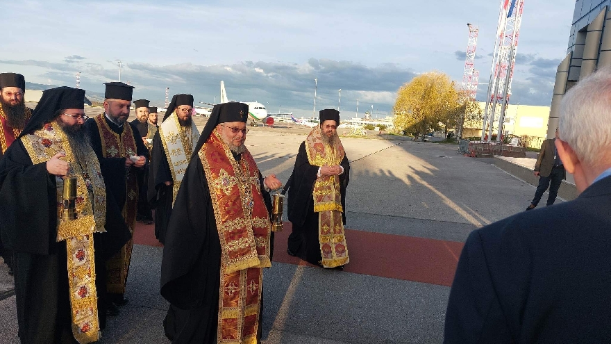 Благодатният огън пристигна в България. Митрополит Киприан служи в Стара Загора