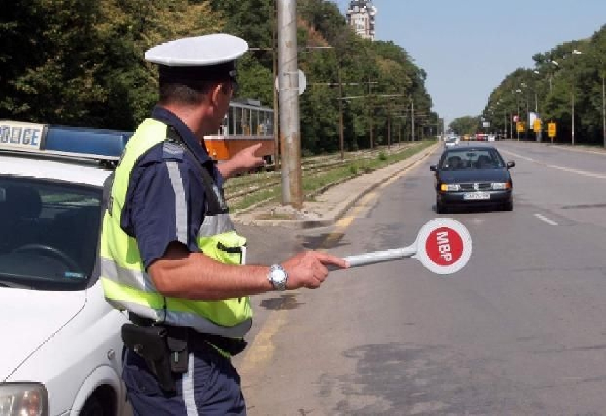 Хванаха 13 да  шофират след употреба на алкохол или наркотици при полицейска операция