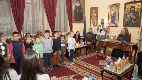Наградиха победителите в конкурса за есе на Община Стара Загора и Старозагорската митрополия по повод Великден
