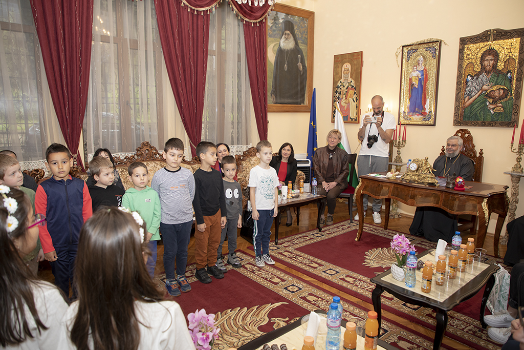 Наградиха победителите в конкурса за есе на Община Стара Загора и Старозагорската митрополия по повод Великден