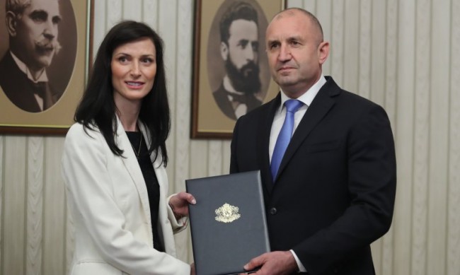 Мария Габриел върна неизпълнен мандата  на президента Румен Радев