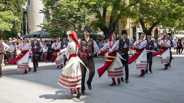 Впечатляващо шествие за 24 май отбеляза най-българският празник в Стара Загора