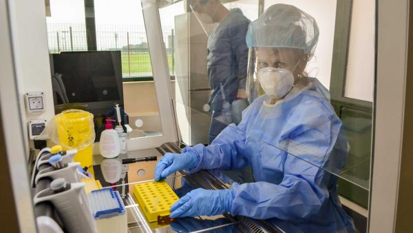 Лаборатория за PCR изследвания за коронавирус отвори в МЦ Трета поликрлиника в Стара Загора
