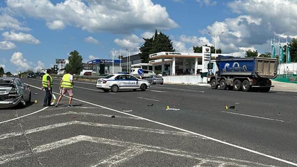 Моторист загина при тежка катастрофа с кола, старозагорци излизат на протест