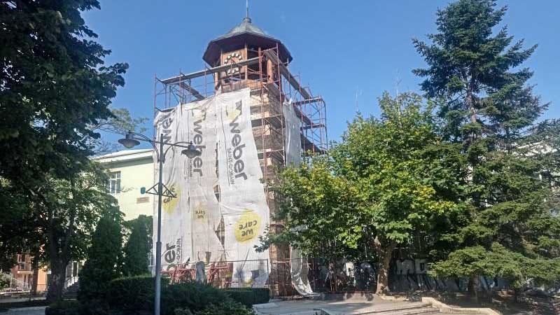 Ремонтират старата часовникова кула в центъра на Сливен