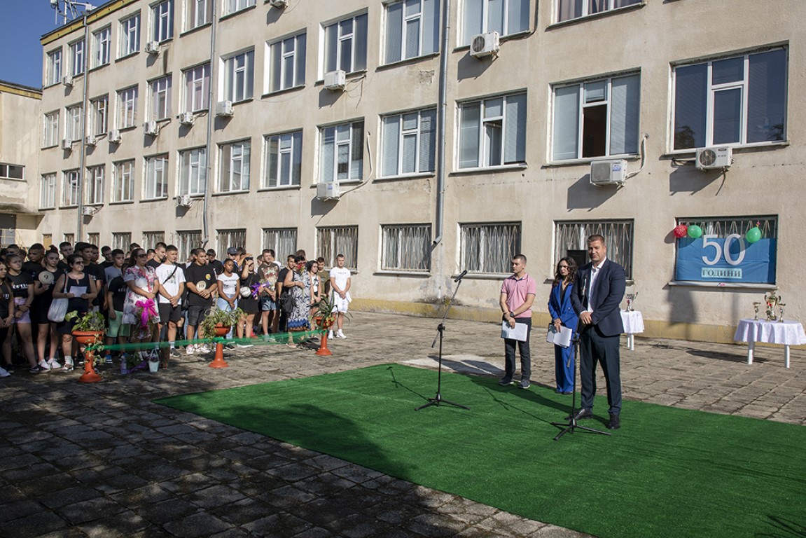 Тържествено откриха новата учебна година в Спортно училище  Тодор Каблешков