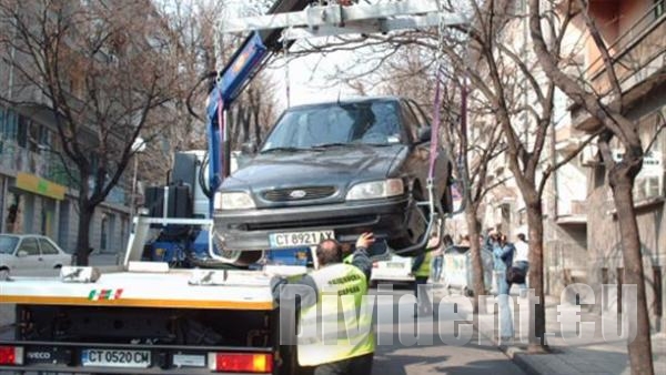 Вдигат паркирани до пешеходни пътеки автомобили в Стара Загора