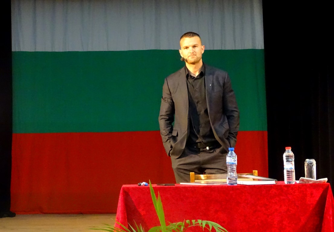 Университетски преподавател мотивира гимназисти с лекция в родната си Нова Загора