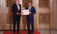 Мозъчен хирург спечели националната награда Лекар на годината 2023