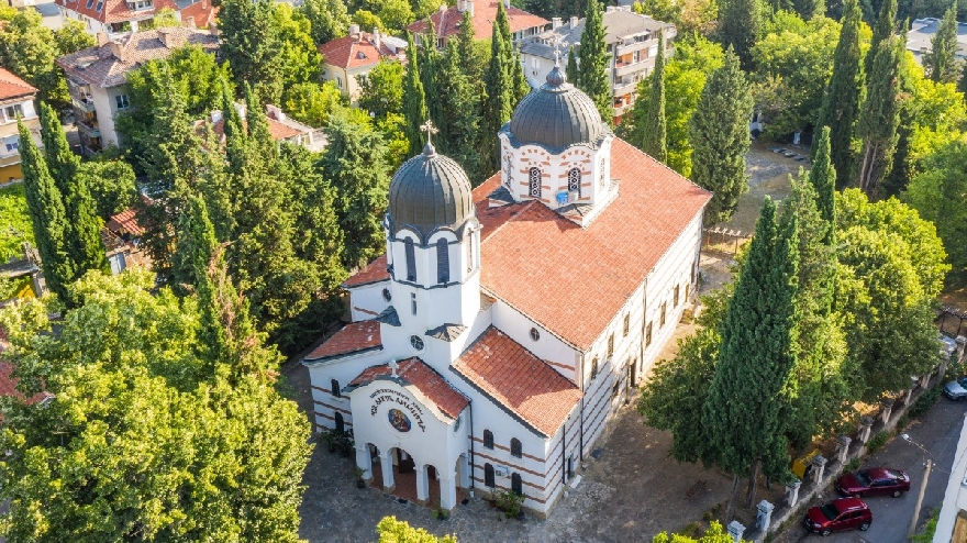 Димитровден е - празник на строителите и начало на зимата