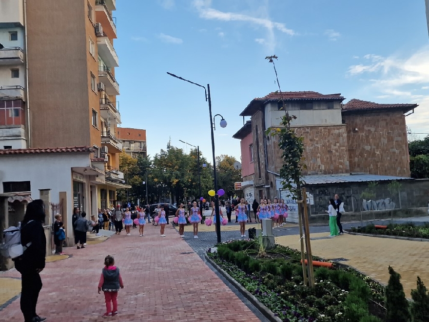 Откриха новото Ларго в централната градска част на Казанлък