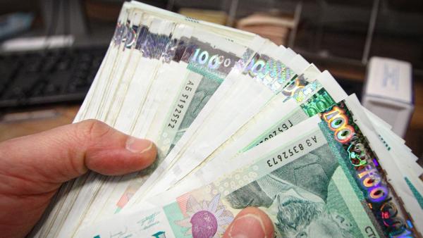 НСИ: Средната брутна заплата в страната надмина 2000 лева