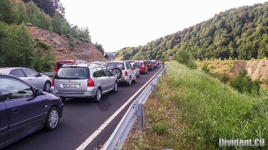 Гърция отваря границата в 12 ч. утре с тестване на случаен принцип