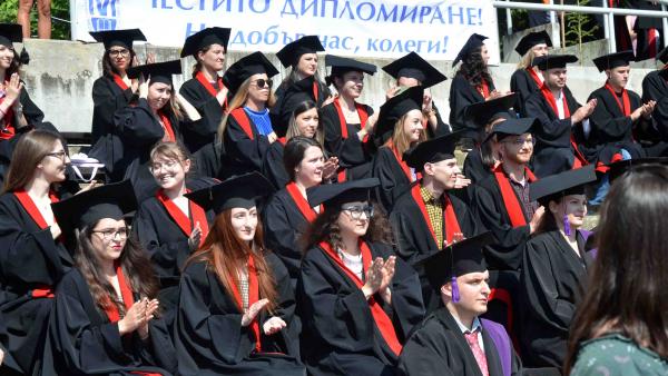 Висшистите в България се реализират все по-добре, под 1 е безработицата при медици и математици