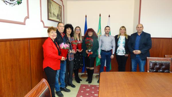 Именици гостуват на кмета на Нова Загора Галя Захариева на Никулден