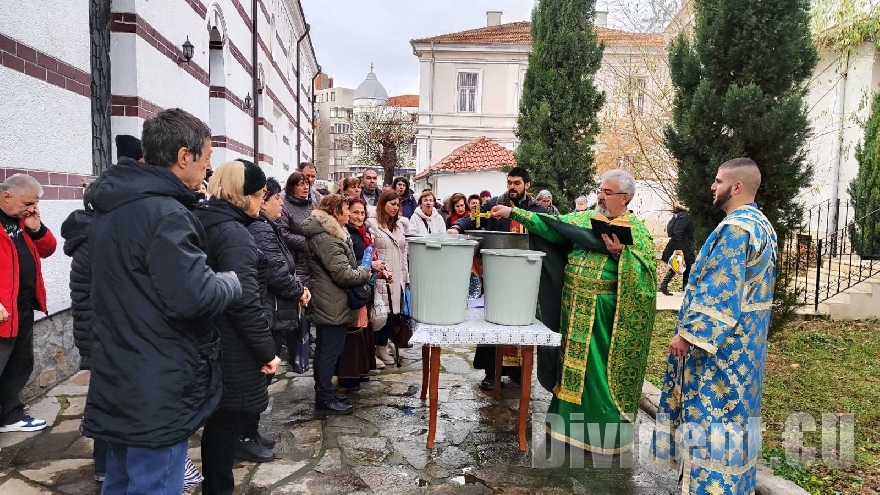 Йордановден е! Хвърляме богоявленския кръст във вода за здраве и успех