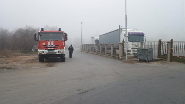 Товарен камион се взриви на охраняем паркинг до митницата в Казанлък
