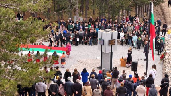 В Гурково откриха  възстановения паметник, белязал пътя на генерал Гурко и неговата войска